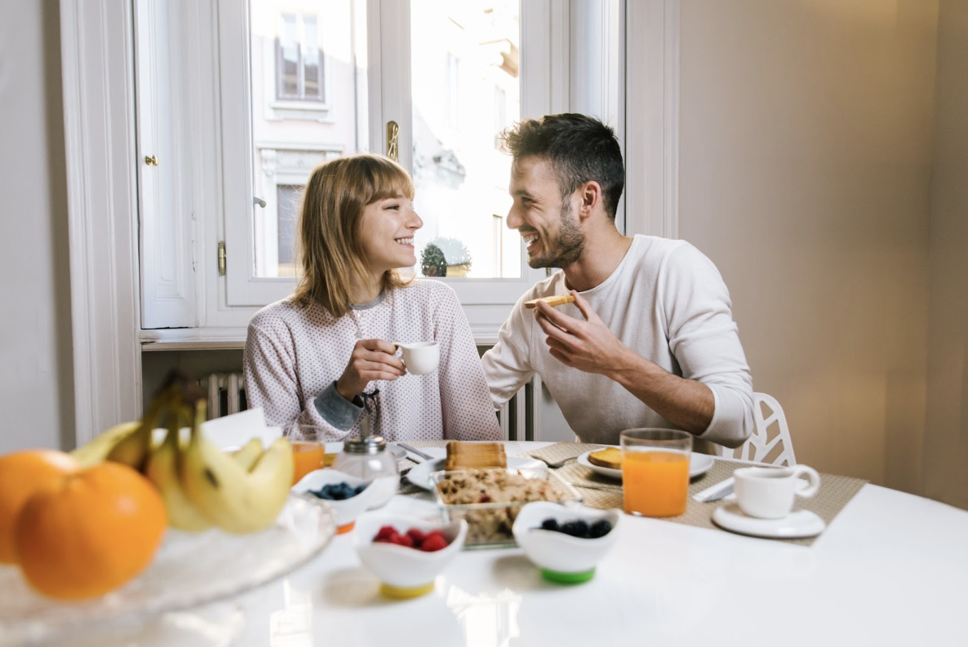 Couple eating breakfast