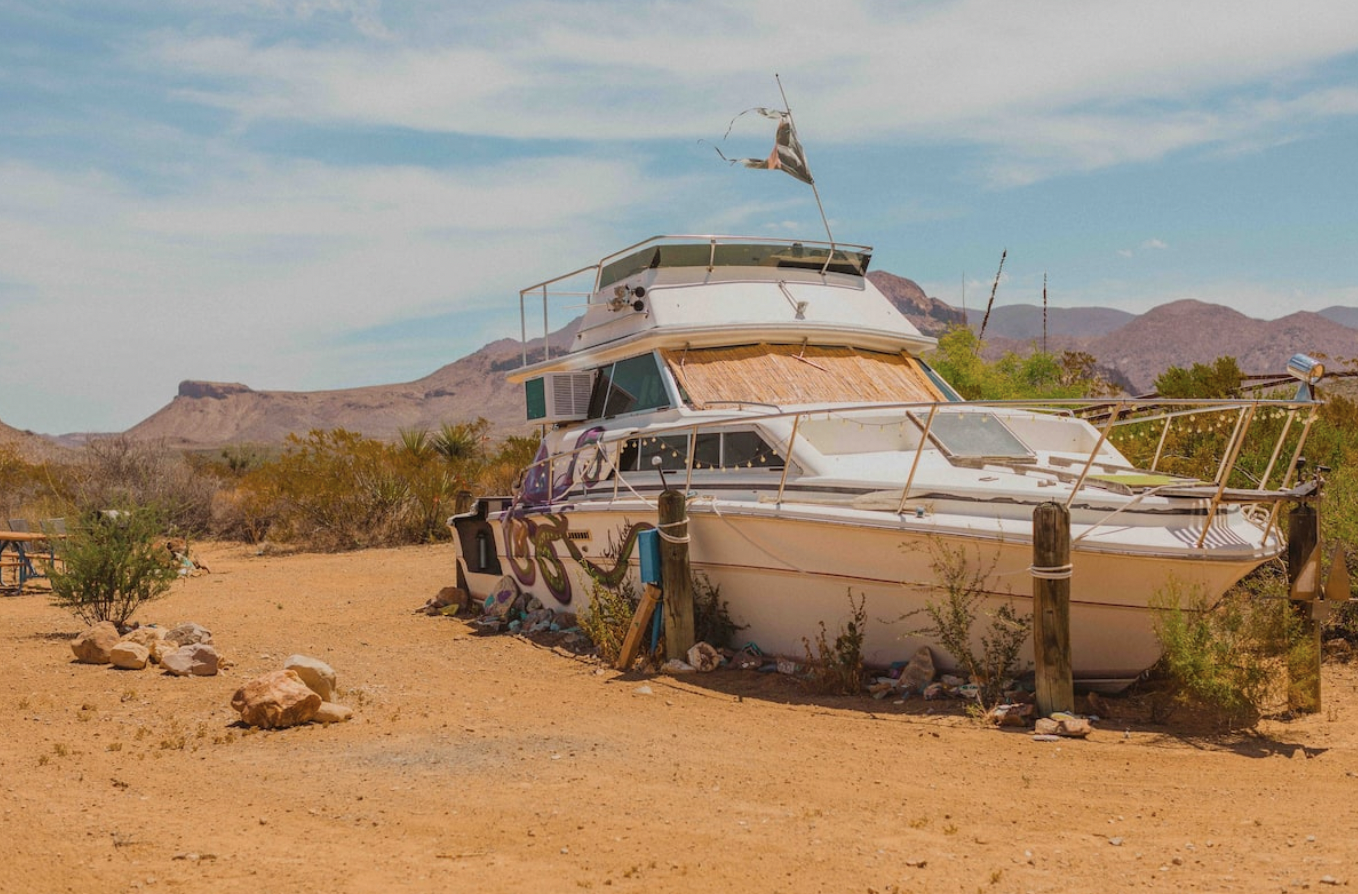 Unique Vacation Home – Land Yacht